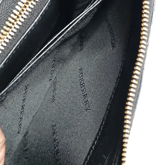 **Authentic**Burberry Haymarket Gladstone wallet  - Good Condition - Picture 7 of 10